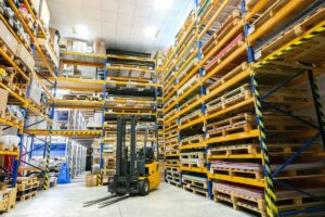 Arti Warehouse Management System, Manfaat, dan Fiturnya